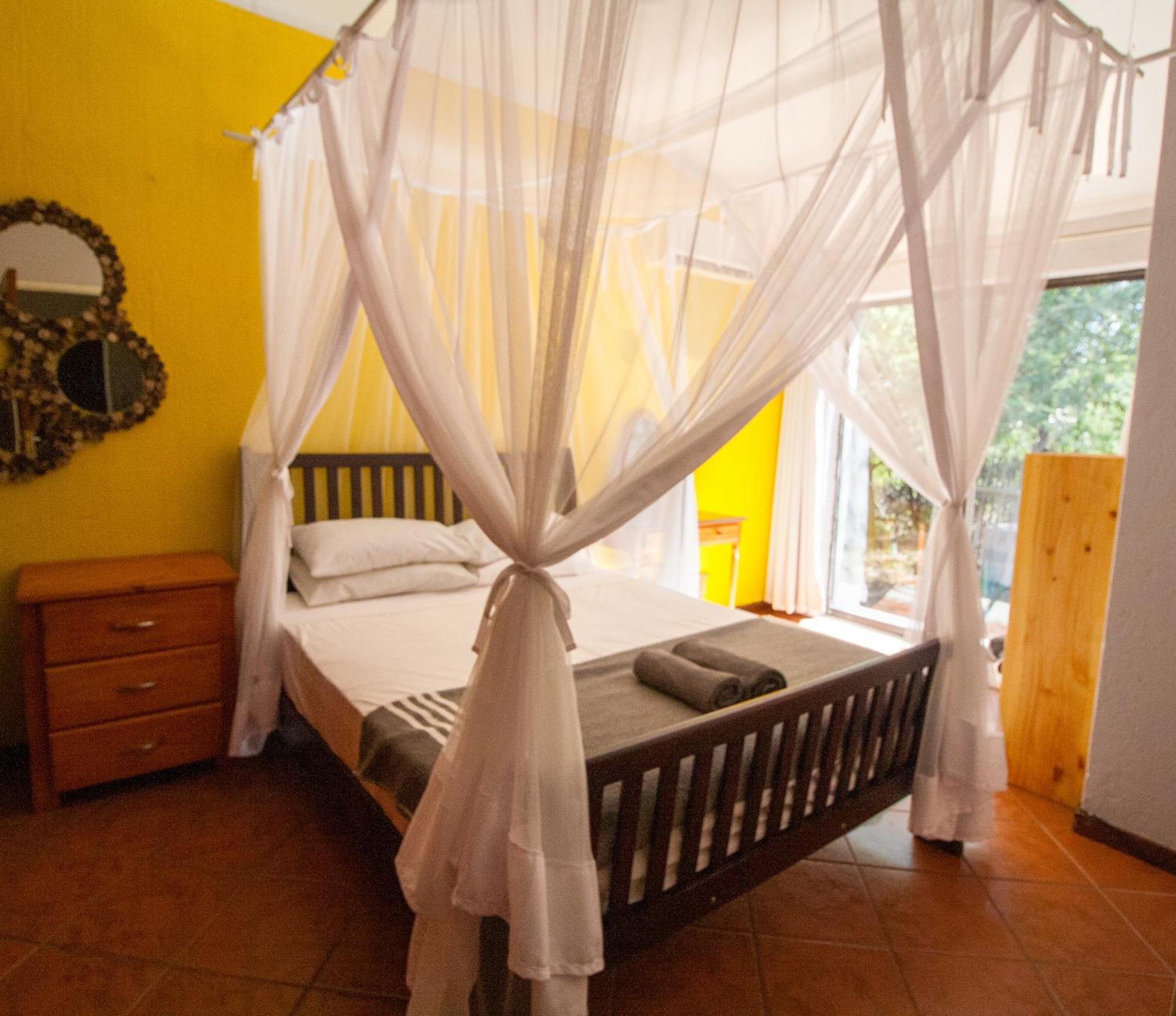 Kruger Park Hostel Marloth Park Exterior photo